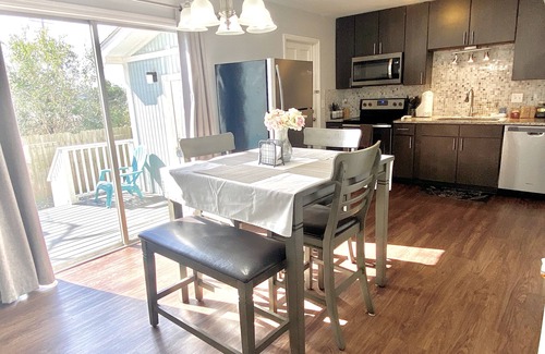 North Charleston House | 3 Min Park Circle! Cozy Condo 2b/1.5 baths.Close to everything.10 Min to Airport