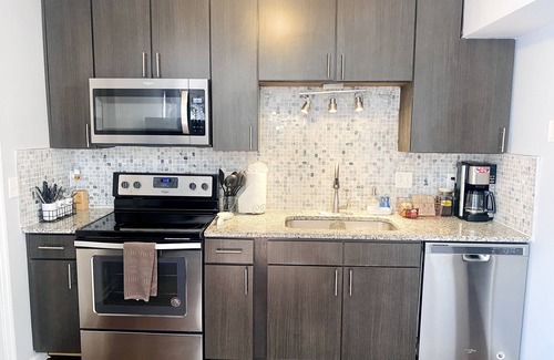 North Charleston House | 3 Min Park Circle! Cozy Condo 2b/1.5 baths.Close to everything.10 Min to Airport
