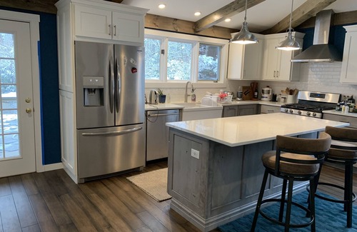 Linville Falls House | 3-min to Linville Falls. Beautiful home-3 BDRMs on 13 acres. Best breakfast.