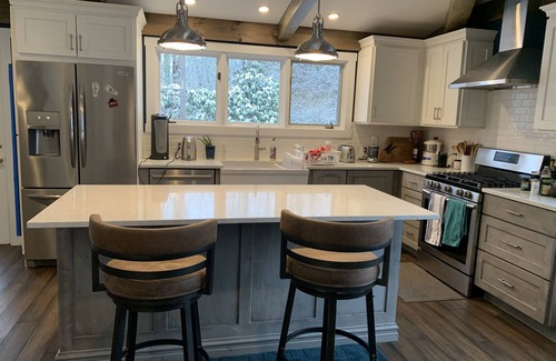 Linville Falls House | 3-min to Linville Falls. Beautiful home-3 BDRMs on 13 acres. Best breakfast.