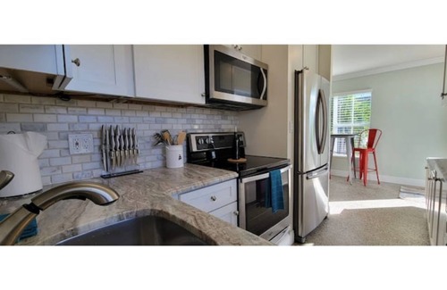 Southside House | ⛱3 min Walk to Beach - Open Bright Modern Townhome