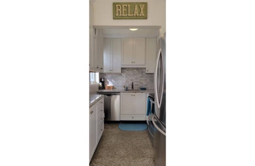 Southside House | ⛱3 min Walk to Beach - Open Bright Modern Townhome