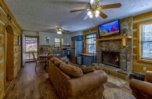 Townsend House | 3 mins from the Jeeps Takeover Townsend, 3.6mi to the National Park