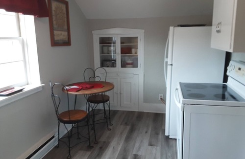 Harbert House | 3 minute bike to comunity Beach