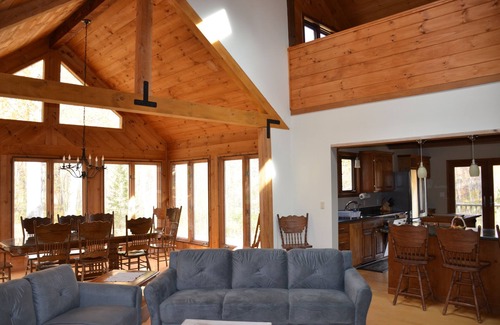 Manchester Center House | 3 minute drive to the heart of Manchester! Peaceful 5 bedroom home on 5 acres.