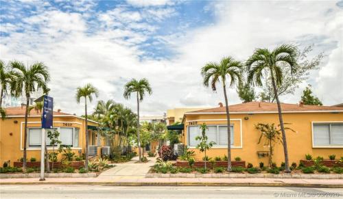 North Beach Apartment | 3 Minute Walk to Miami Beach Family and Pet Friendly Apartment