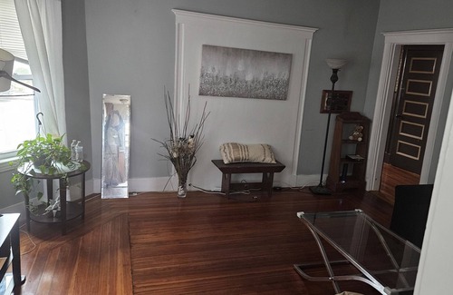 South Medford House | 3 Minutes to Tufts university Sunny bed room