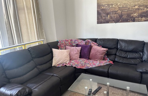 Brighton House | 3 minutes walk from Preston Park train station