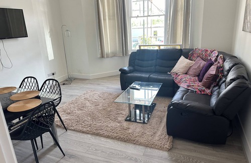 Brighton House | 3 minutes walk from Preston Park train station