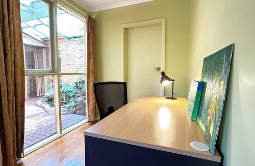 Mount Waverley House | 3 minutes walk to Train Station - Comfortable stay for 9