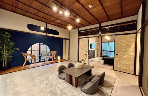 Nishinari House | 3 minutes walk from subway station 2 showers and 2 toilets 5 minutes by Namba train - MON Kishizato Sakura Rezort/Osaka Ōsaka