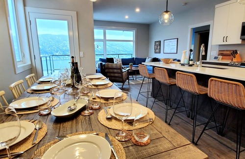 McKinley House | 3 Month Kelowna Okanagan Lakeview Three Bedroom Townhouse for Weekly Rental