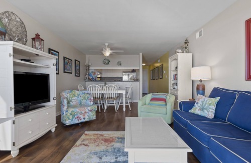 Pine Knoll Shores Condo | 3 NIGHT MINIMUM SUMMER SPECIAL! GREAT FOR GUEST WHO CAN'T STAY A WEEK!