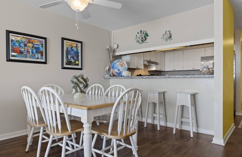 Pine Knoll Shores Condo | 3 NIGHT MINIMUM SUMMER SPECIAL! GREAT FOR GUEST WHO CAN'T STAY A WEEK!