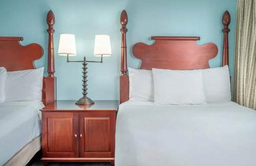 Kahului Hotel | 3 Oceanview Room Ideal for Family Beachside Relaxation | Near Kanaha Beach Park