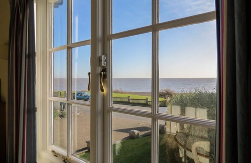 Thorpeness Apartment | 3 Ogilvie Lodge - sleeps 4 guests in 2 bedrooms