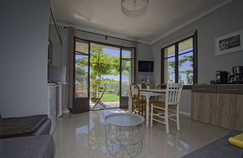 Saint-Andre-de-la-Roche Apartment | 3 P. apartment in villa on hill, sea view 15 mn from Nice center