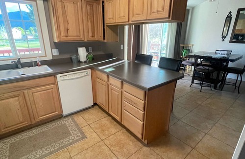 Orchard Homes House | 3 peaceful acres: big sky & mountain views, wildlife, farm life; minutes to town