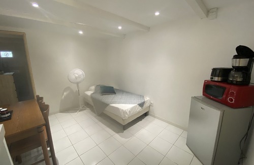Oreta Apartment | 3-person studio with kitchenette