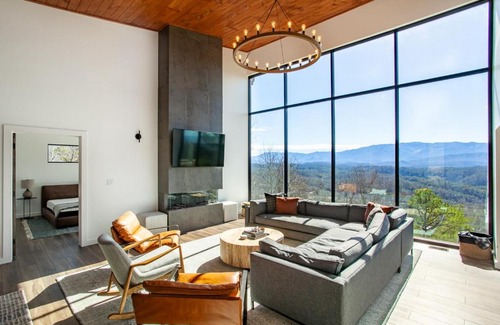 Sevierville House | 3 Pines Lodges Luxury Mountain View Hot Tub