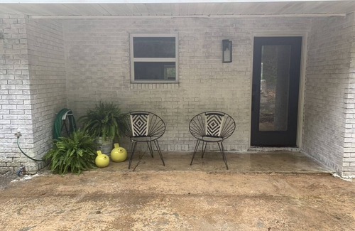 Mountain Pine House | 3 private properties, Solar Eclipse, water front, hot tub, new reno, pics coming