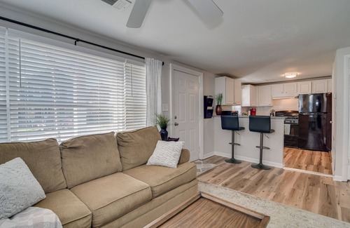 Downtown House | 3 Queens, 2 bedrooms, full kitchen & laundry
