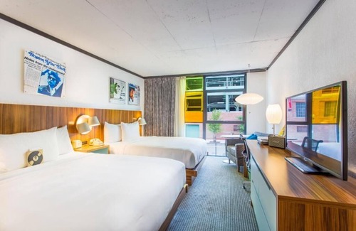 West Fens House | 3 Retro-vibe Units w/ Balcony! Parking, Onsite Pool, Garden! Near Inman Square