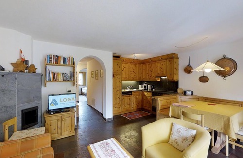 Celerina-Schlarigna Apartment | 3 - room apartment, about 70 m², on the ground floor.