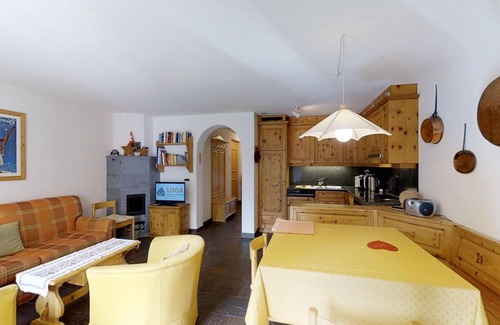 Celerina-Schlarigna Apartment | 3 - room apartment, about 70 m², on the ground floor.