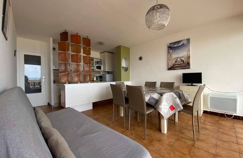 Port-la-Nouvelle Apartment | 3-room apartment with parking, 10m from the beach - sleeps 6