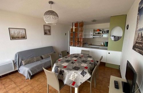 Port-la-Nouvelle Apartment | 3-room apartment with parking, 10m from the beach - sleeps 6