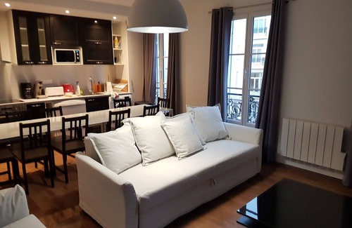 Vincennes Apartment | 3 rooms apartment 10 people 10 min center of Paris