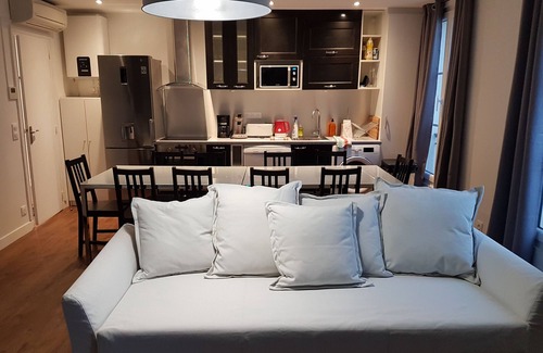 Vincennes Apartment | 3 rooms apartment 10 people 10 min center of Paris