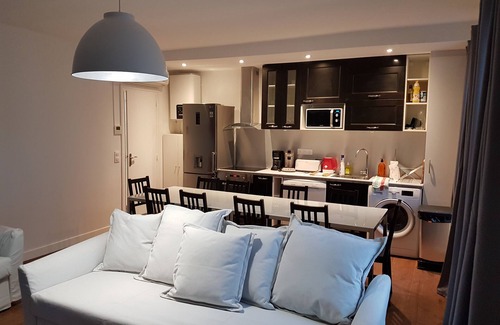 Vincennes Apartment | 3 rooms apartment 10 people 10 min center of Paris