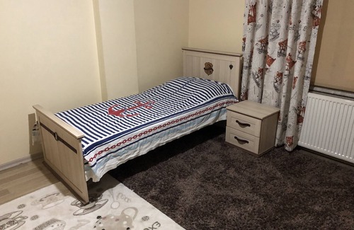 Kucukcekmece Apartment | 3 Rooms Cozy Flat in family apartment