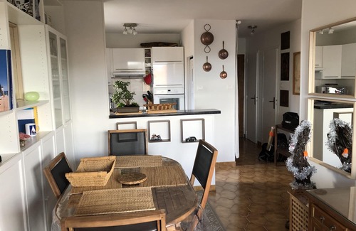 Toulon - Hyeres Apartment | 3 rooms port Hyeres, sea view, Internet wifi TV THD, air conditioning, classified 3* tourism