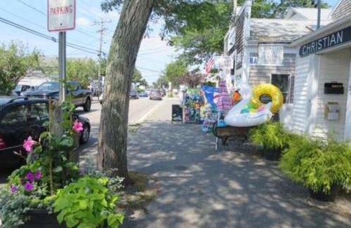 West Harwich House | 3 Shore Road Extension West Harwich Cape Cod - - A Shore Thing