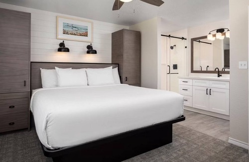 Galveston Hotel | 3 Spacious Villas w/Pool Access + Sports Courts | Close to Beaches