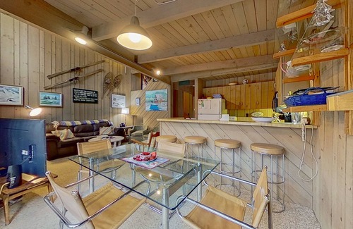 North Conway Condo | 3-story condo near skiing with Ping-Pong, foosball, fireplace, balcony, & W/D