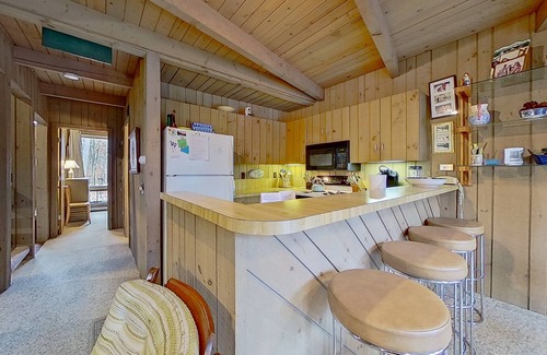 North Conway Condo | 3-story condo near skiing with Ping-Pong, foosball, fireplace, balcony, & W/D