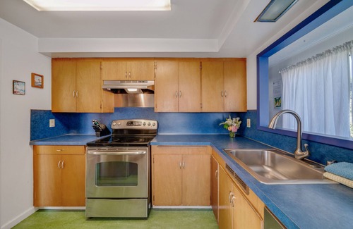 Neahkahnie Beach House | 3-story dog-friendly beachfront home with wood stove, gas grill, deck & views