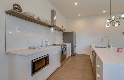 Katie Hill Neighborhood House | 3 Story, Roof top very close to Broadway 516