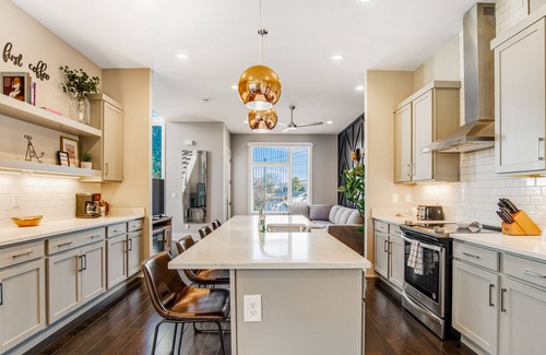 Historic Waverly House | 3-Story townhome near downtown w/rooftop deck, balcony, city views, washer/dryer