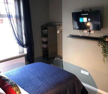 Clayton House | 3. Stylish Private Double Room Near Manchester City Centre