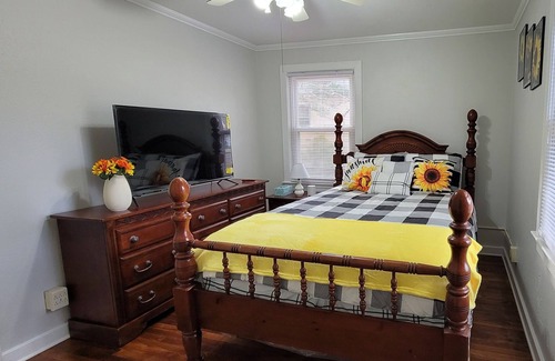 Kinston House | 3 Sunflower Serenity Retreat 3 bedroom 1.5 bathroom, kitchen, laundry and shed