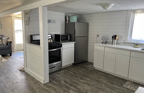 Salisbury Beach House | 3 to 4 Minute walk to the beach, restaurants and fun!