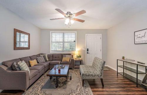 Nashville Apartment | 3 Units - Sleeps 24 - Mins to Downtown and Airport
