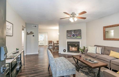 Nashville Apartment | 3 Units - Sleeps 24 - Mins to Downtown and Airport