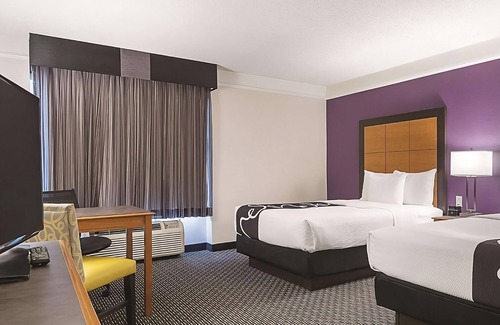 Guasti Hotel | 3 x 2 Double Beds at La Quinta Inn & Suites by Wyndham Ontario Airport