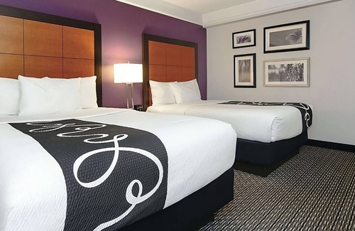 Guasti Hotel | 3 x 2 Double Beds Room at La Quinta Inn & Suites by Wyndham Ontario Airport